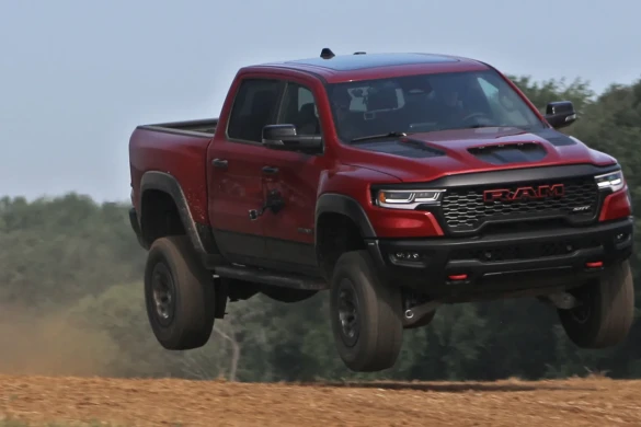Ford Raptor-a ağır zərbə: Superşarjlı V8 mühərrikli yeni Ram TRX SRT sınaqdan keçdi
