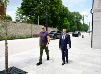 Prezident İlham Əliyev Şuşanın Qarabağ küçəsində dövlət-özəl tərəfdaşlığı çərçivəsində həyata keçirilmiş işlərlə tanış olub