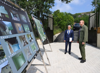 Prezident İlham Əliyev Şuşanın Kiçik Qaladərəsi kəndində görülən işlərlə tanış olub və kəndə qayıdan sakinlərlə görüşüb