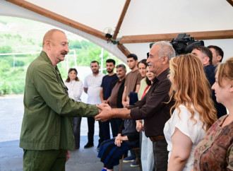 Prezident İlham Əliyev Şuşanın Kiçik Qaladərəsi kəndində görülən işlərlə tanış olub və kəndə qayıdan sakinlərlə görüşüb