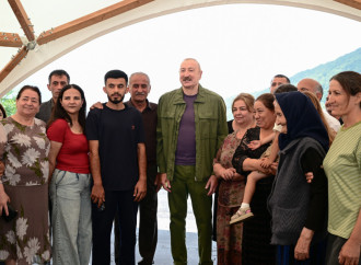 Prezident İlham Əliyev Şuşanın Kiçik Qaladərəsi kəndində görülən işlərlə tanış olub və kəndə qayıdan sakinlərlə görüşüb