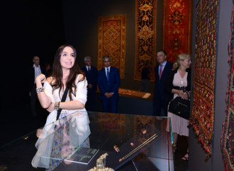 Heydər Əliyev Fondunun vitse-prezidenti Leyla Əliyeva Budapeştdə “Azərbaycan xalçaları – ənənədən müasir incəsənətə” sərgisinin təqdimatında iştirak edib