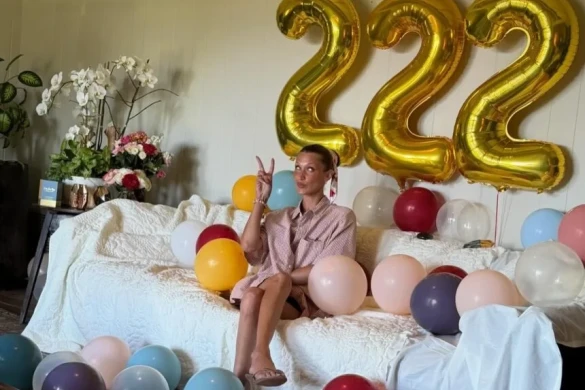 Bella Hadid brendinin ikinci ildönümünü qeyd edir