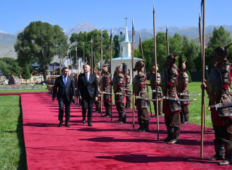 Prezident İlham Əliyevin Çolpon-Ata şəhərində rəsmi qarşılanma mərasimi olub