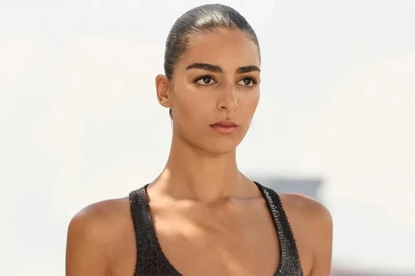 Nora Attal “Burberry”-nin yeni yay kampaniyasının siması oldu