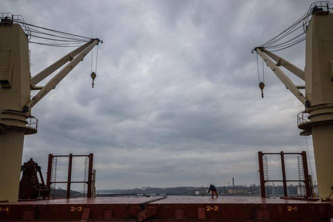 Rusiya Ukraynanın 4 yük gəmisini və Çornomorsk limanını vurub