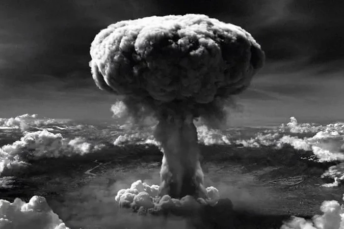 Hiroşima atom bombası: İkinci Dünya müharibəsini bitirən, Soyuq müharibəni başladan hadisə