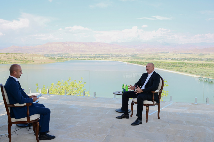 Prezident İlham Əliyev Naxçıvanda Azərbaycan Televiziyasına müsahibə verib