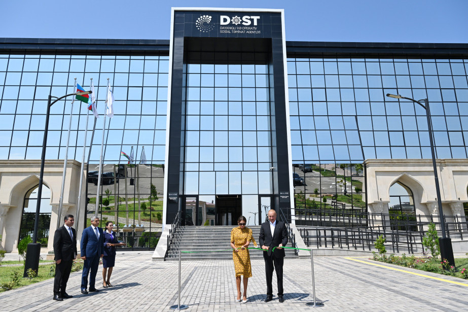 Prezidenti İlham Əliyev və Birinci xanım Mehriban Əliyeva Naxçıvan Regional DOST Mərkəzinin açılışında iştirak ediblər