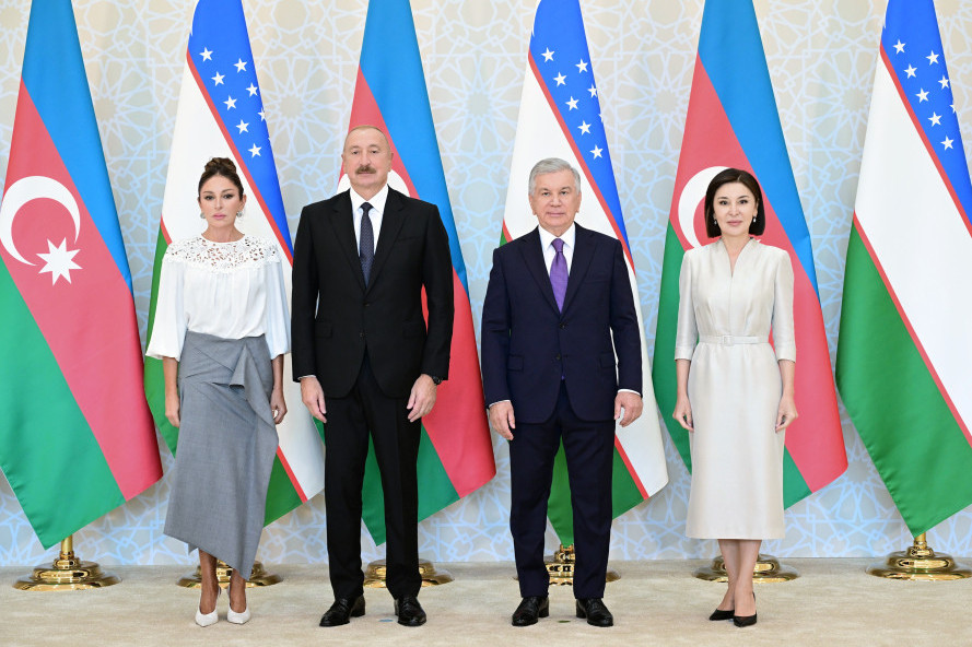 Azərbaycan ilə Özbəkistan prezidentləri və birinci xanımlar “Kuksaroy” Dövlət İqamətgahında birgə foto çəkdiriblər
