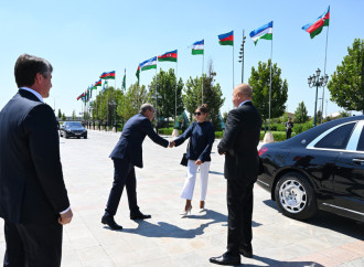 Prezident İlham Əliyev Daşkənddə Müstəqillik abidəsini ziyarət edib
