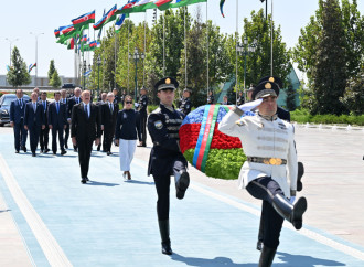 Prezident İlham Əliyev Daşkənddə Müstəqillik abidəsini ziyarət edib