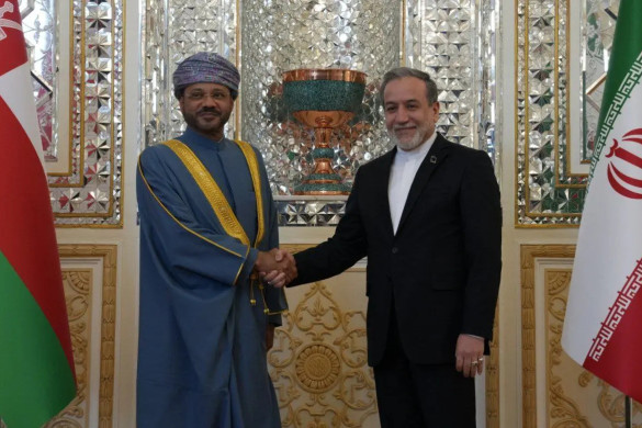 İran və Oman xarici işlər nazirləri Tehranda Hörmüz boğazını müzakirə ediblər