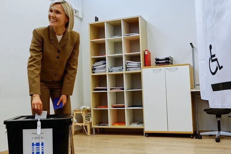 İslandiya 13 ildən sonra Avropa İttifaqına qayıdır? Referendumda “hə” səsi önə keçdi