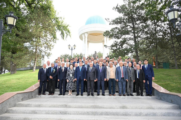 Daşkənddə Özbəkistan və Qazaxıstan yazıçılarının Beynəlxalq Forumu keçirildi –  Daşkənd Bəyannaməsi qəbul edildi