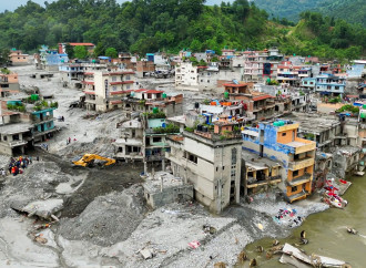 BƏƏ Nepalda axtarış-xilasetmə və humanitar yardım əməliyyatlarını gücləndirib