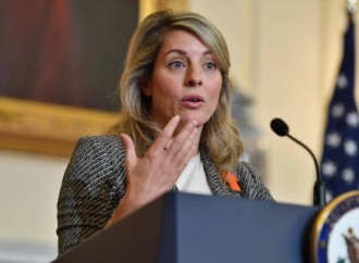 Meksikada yüzlərlə etirazçı Senatın binasına daxil olub