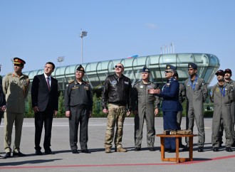 Prezident İham Əliyevə çoxməqsədli JF-17C təyyarələri təqdim olunub