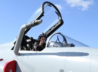 Prezident İham Əliyevə çoxməqsədli JF-17C təyyarələri təqdim olunub