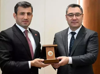 Qırğızıstan Selçuk Bayraktara dövlət mükafatı verib