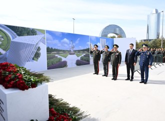 Dövlət və hökumət rəsmiləri Bakıda inşası davam etdirilən Zəfər parkında olublar