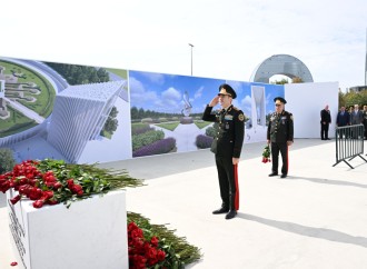 Dövlət və hökumət rəsmiləri Bakıda inşası davam etdirilən Zəfər parkında olublar