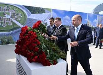 Dövlət və hökumət rəsmiləri Bakıda inşası davam etdirilən Zəfər parkında olublar