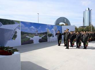 Dövlət və hökumət rəsmiləri Bakıda inşası davam etdirilən Zəfər parkında olublar