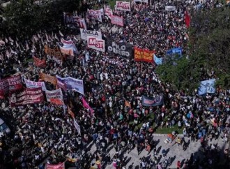 Argentinada minlərlə insan prezident hökumətinə etiraz edib
