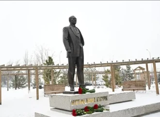 Almatıda Mustafa Kamal Atatürkün abidəsinin açılışı olub