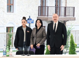 Şuşaya köçmüş ilk sakinlərə mənzillərinin açarlarını Prezident İlham Əliyev təqdim edib
