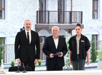 Şuşaya köçmüş ilk sakinlərə mənzillərinin açarlarını Prezident İlham Əliyev təqdim edib