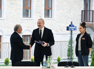 Şuşaya köçmüş ilk sakinlərə mənzillərinin açarlarını Prezident İlham Əliyev təqdim edib
