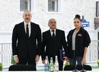 Şuşaya köçmüş ilk sakinlərə mənzillərinin açarlarını Prezident İlham Əliyev təqdim edib