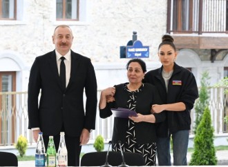 Şuşaya köçmüş ilk sakinlərə mənzillərinin açarlarını Prezident İlham Əliyev təqdim edib