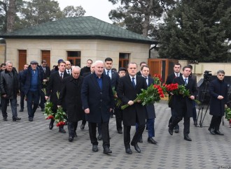 Ceyhun Bayramov İranda şəhid olan Orxan Əsgərovun məzarını ziyarət edib 