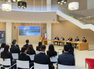 XİN və ADA Universitetinin birgə təşkilatçılığı ilə yeni qrup "Diplomatiya Könüllüləri" üçün Ulu Öndər Heydər Əliyevin 100 illiyinə həsr olunmuş diplomatiya həftəsi təşkil olunub