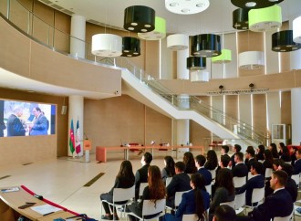 XİN və ADA Universitetinin birgə təşkilatçılığı ilə yeni qrup "Diplomatiya Könüllüləri" üçün Ulu Öndər Heydər Əliyevin 100 illiyinə həsr olunmuş diplomatiya həftəsi təşkil olunub