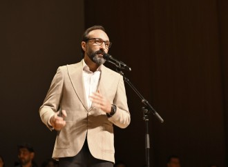 Heydər Əliyev Mərkəzində Tağıyev: Neft bədii filminin premyerası olub