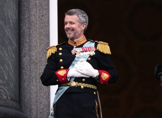 X Frederik Danimarkanın yeni kralı elan edilib