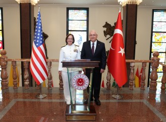 Gülər ​​ABŞ Hərbi Dəniz Qüvvələrinin komandanı ilə görüşüb