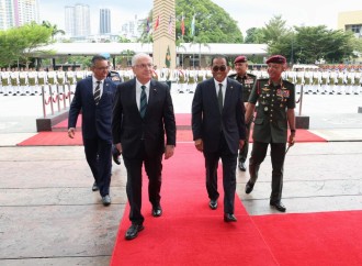 Yaşar Güler Malayziyalı həmkarı ilə görüşüb