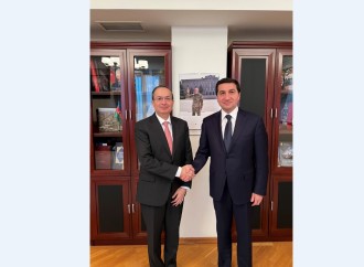 Hikmət Hacıyev Pakistanın Azərbaycandakı səfiri ilə görüşüb