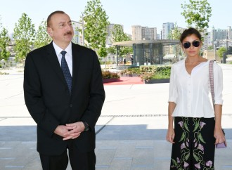 Prezident İlham Əliyev və Birinci xanım Mehriban Əliyeva Kəlbəcər Şəhər Təhsil Kompleksində aparılan işlər və bu il açılacaq modul tipli məktəbin layihəsi ilə tanış olublar
