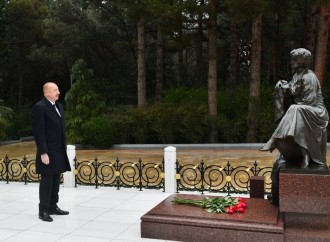 Prezident İlham Əliyev Ümummilli Lider Heydər Əliyevin məzarını ziyarət edib
