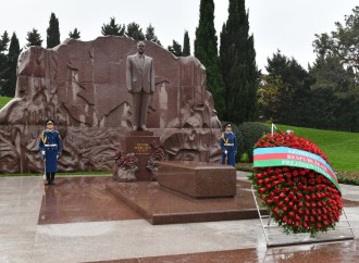 Prezident İlham Əliyev Ümummilli Lider Heydər Əliyevin məzarını ziyarət edib