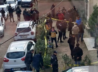 İstanbulda kilsəyə silahlı hücum edən iki nəfərdən biri saxlanılıb