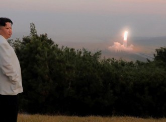 Şimali Koreya 240 millimetrlik roket sistemini sınaqdan keçirib