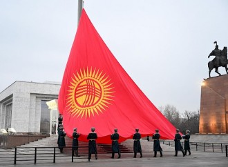 Qırğızıstanın yeni bayrağı xüsusi mərasimlə ucaldılıb