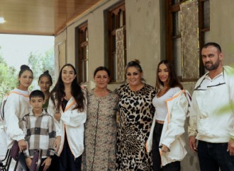 Heydər Əliyev Fondunun vitse-prezidenti Leyla Əliyeva və Bakı Media Mərkəzinin rəhbəri Arzu Əliyeva Qəbələdə “Gənc arıçı” layihəsinin iştirakçısı ilə görüşüblər